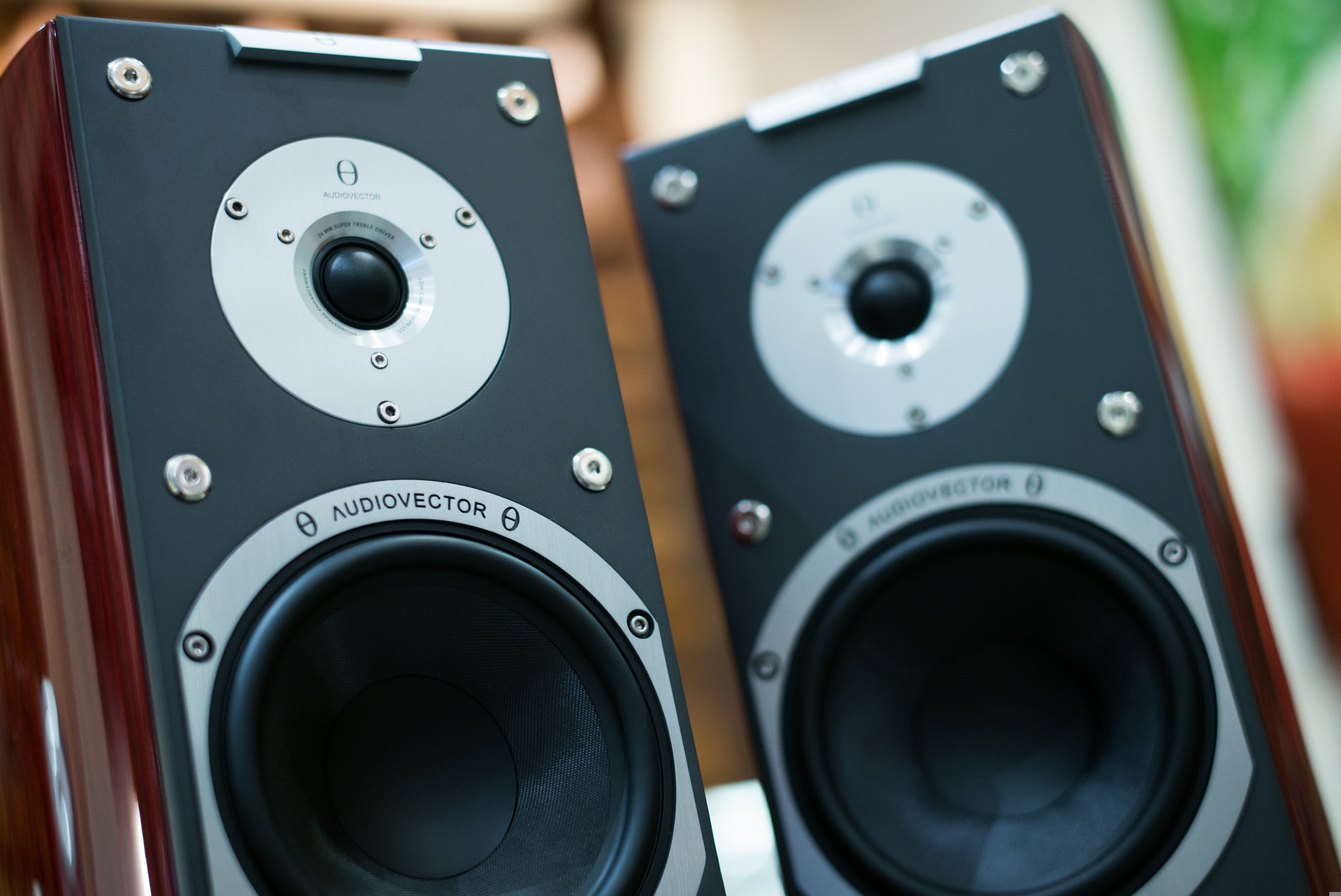 Sound Only Coming Out Of One Speaker: 5 Ways To Fix It